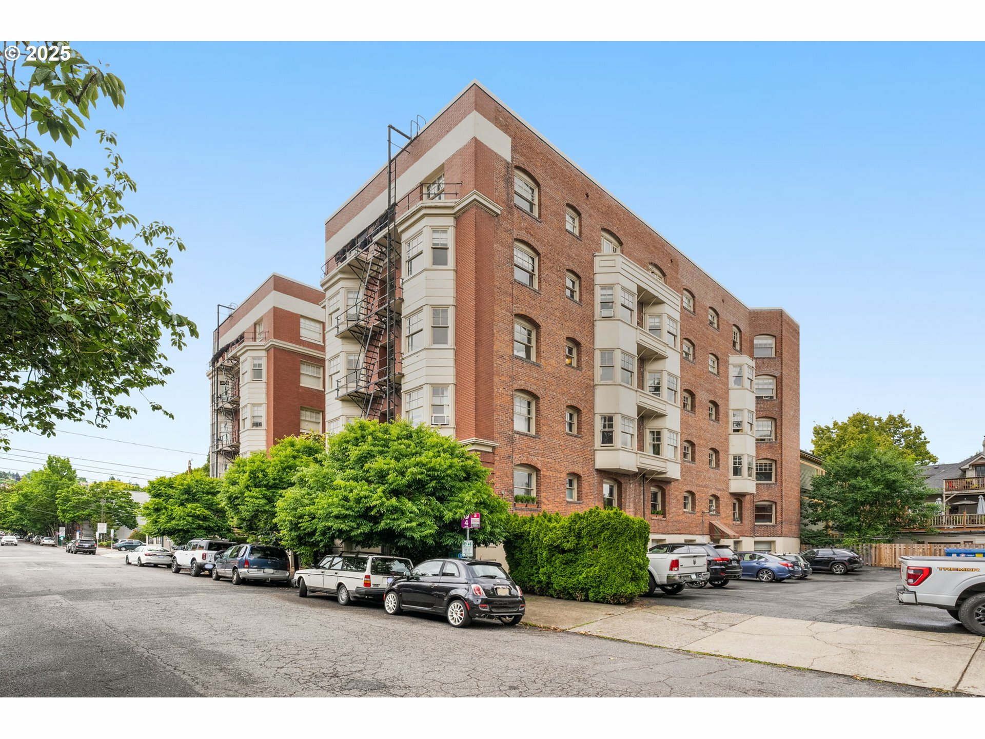 Property Photo: 2083 NW Johnson St 45 OR 97209