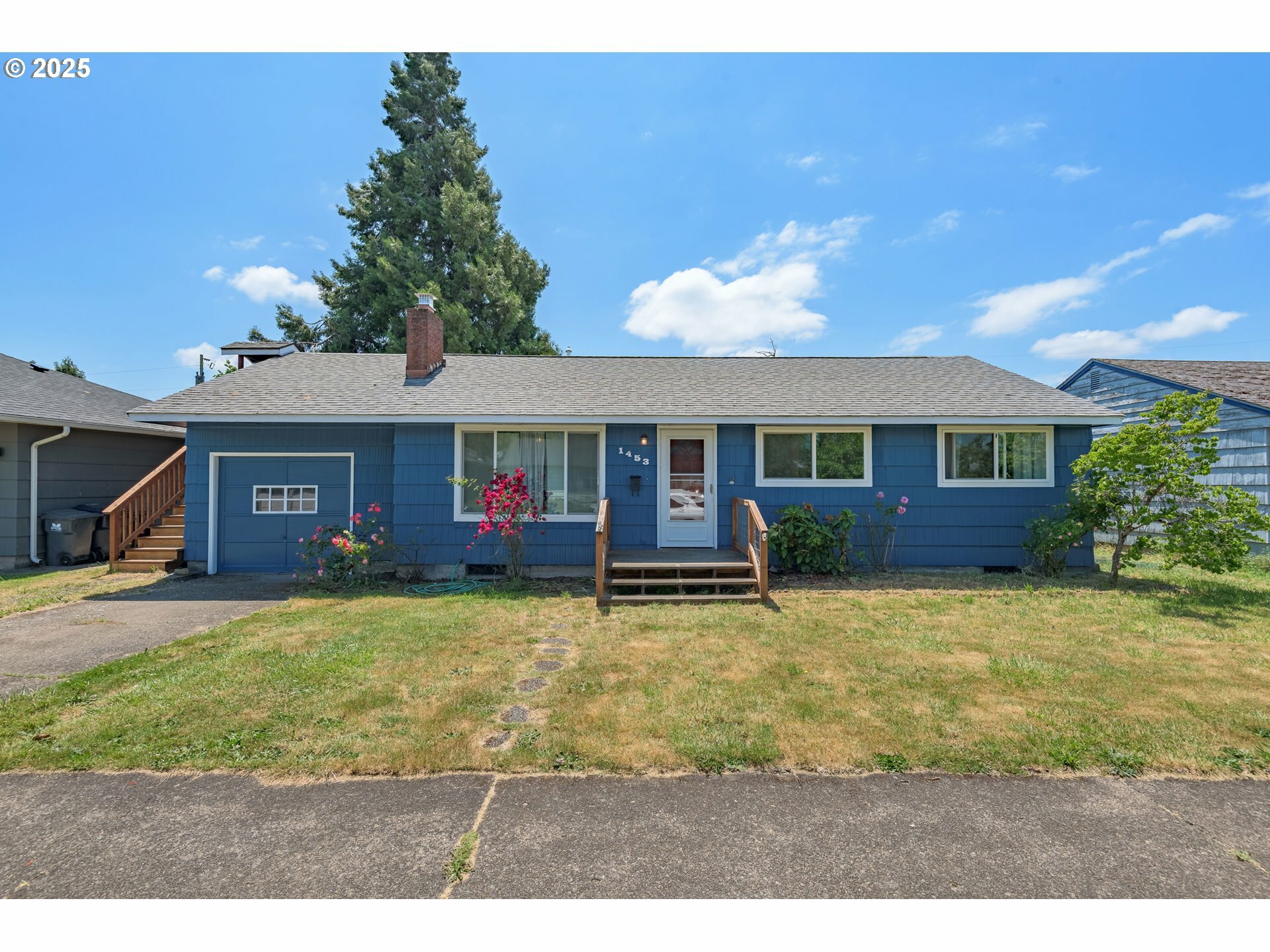 Property Photo: 1453 N St OR 97477