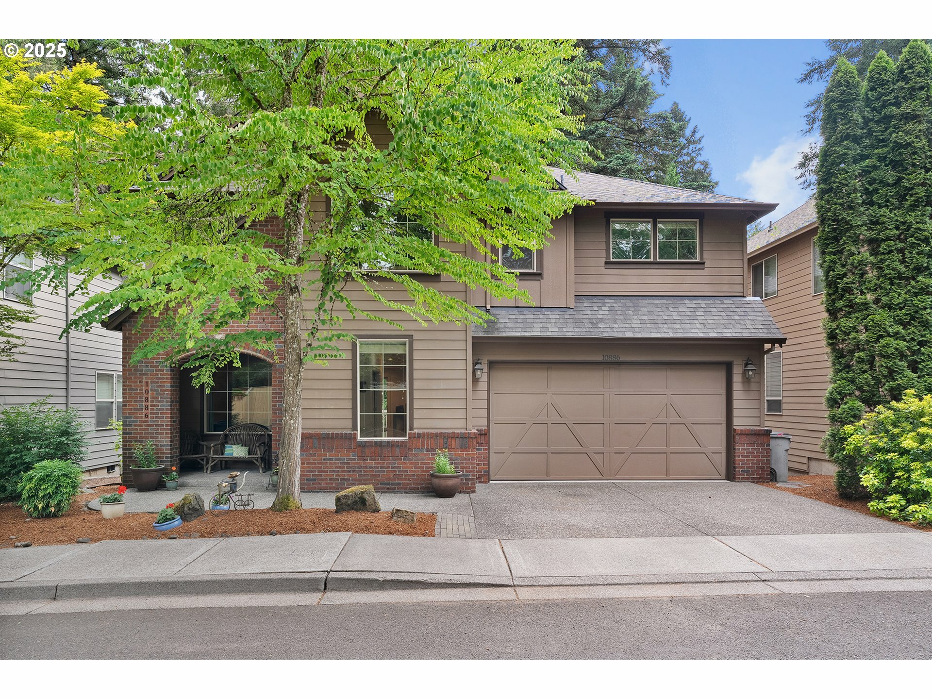 Property Photo: 10886 SW Bretton Ct OR 97224
