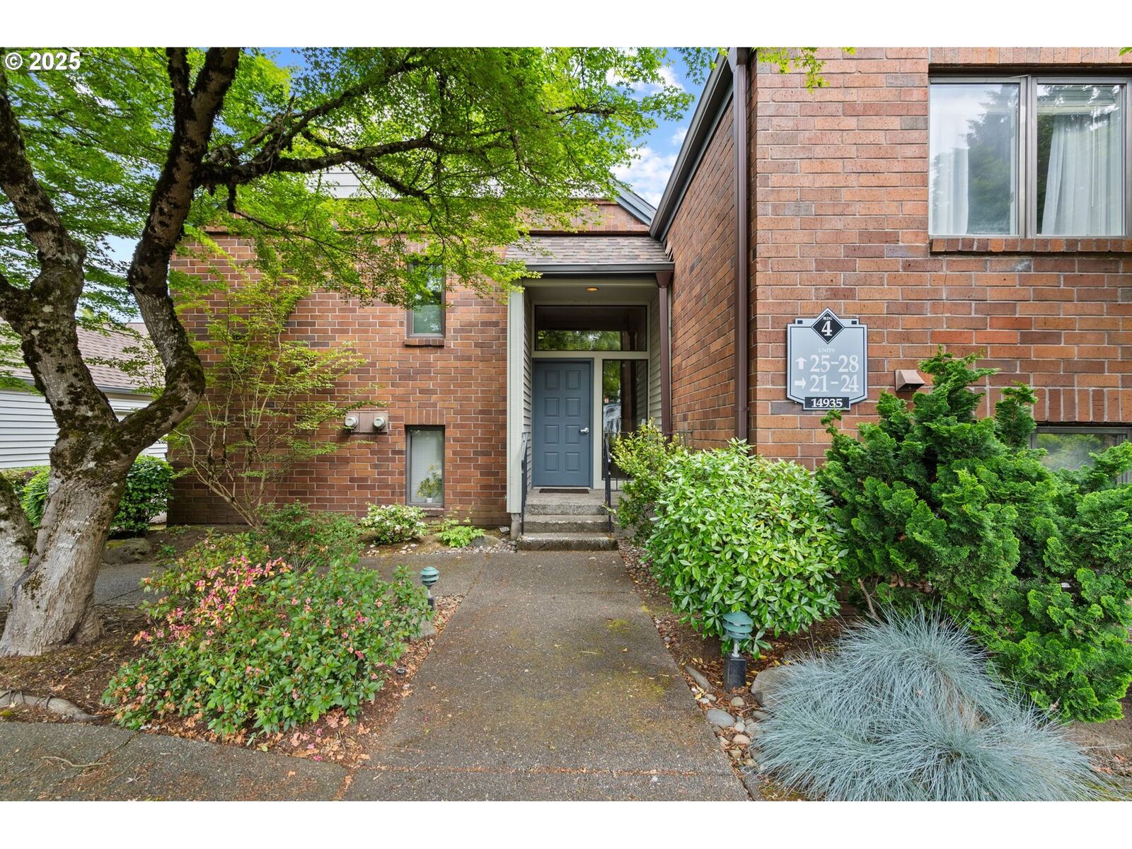 Property Photo:  14935 NE Sacramento St 28  OR 97230 