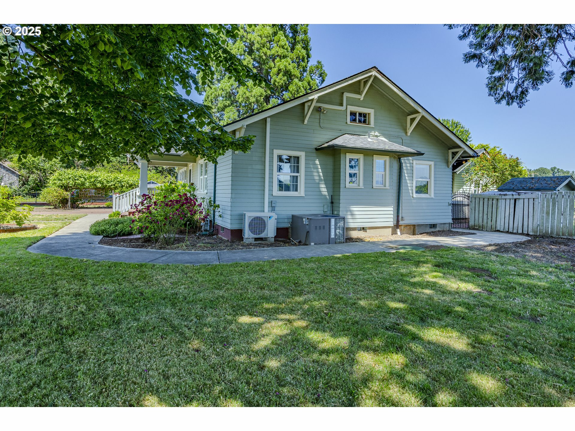 Property Photo: 93577 River Rd OR 97448