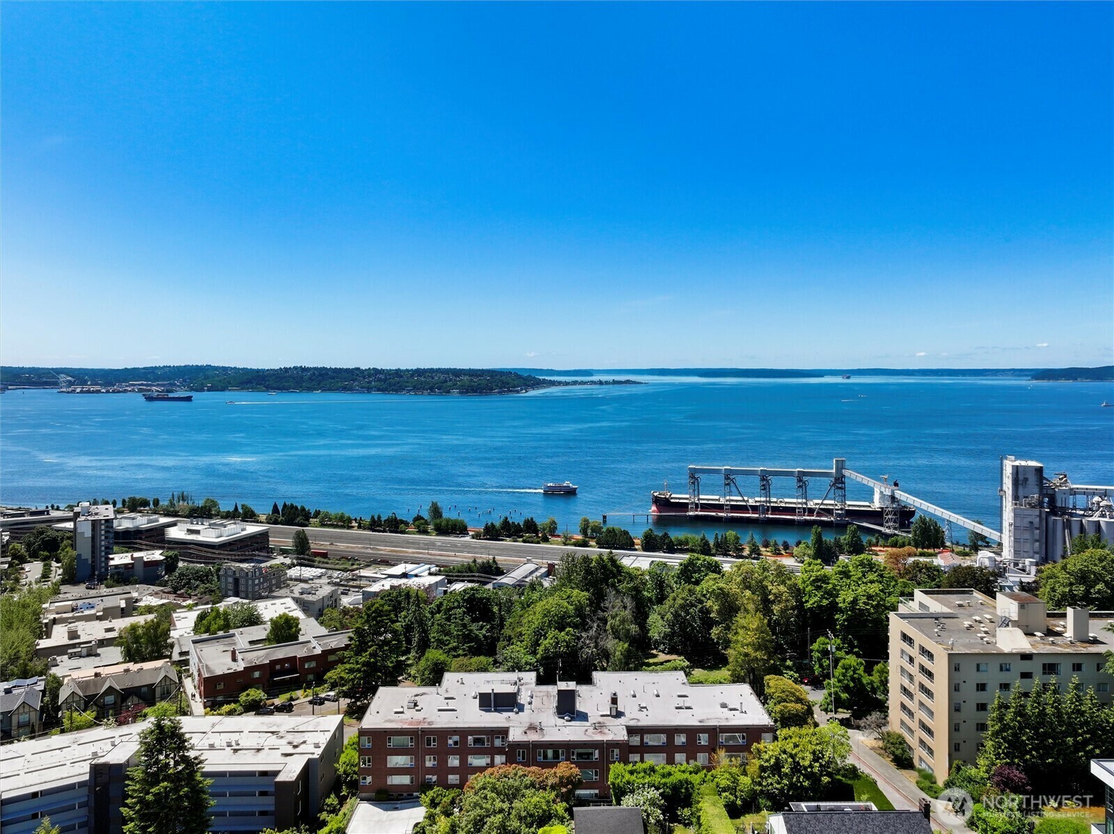 Property Photo: 530 W Olympic Place 407 WA 98119