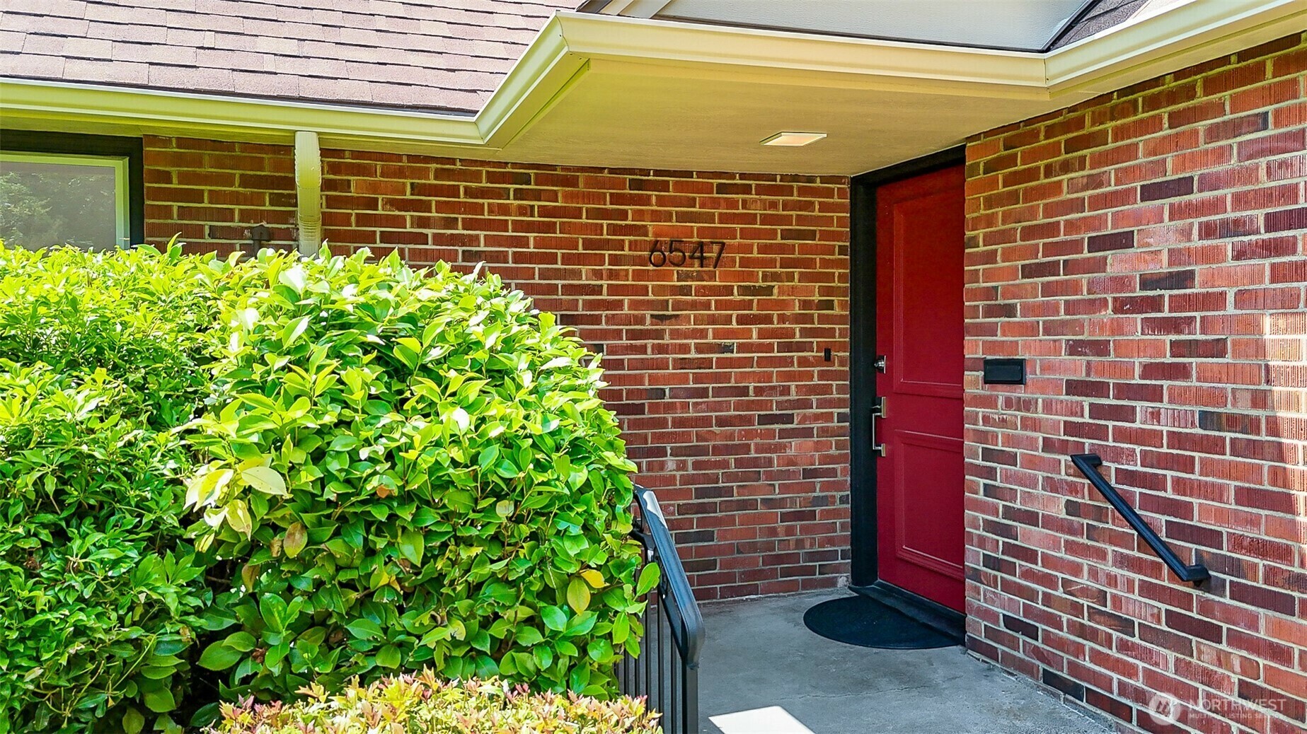 Property Photo: 6547 46th Avenue NE WA 98115