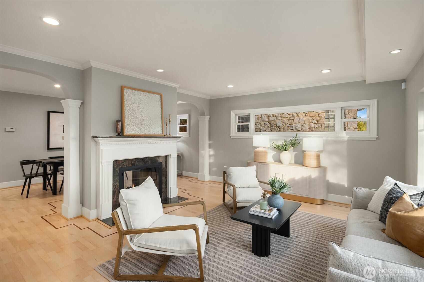 Property Photo: 2532 Crestmont Place W WA 98199