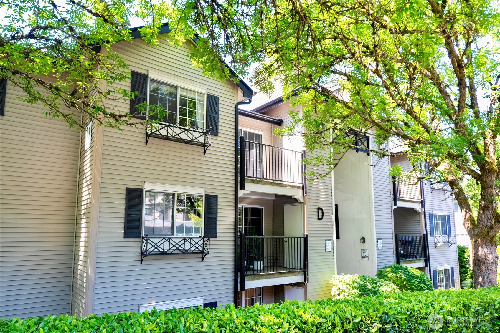 Property Photo: 215 9th Street D101 WA 98033
