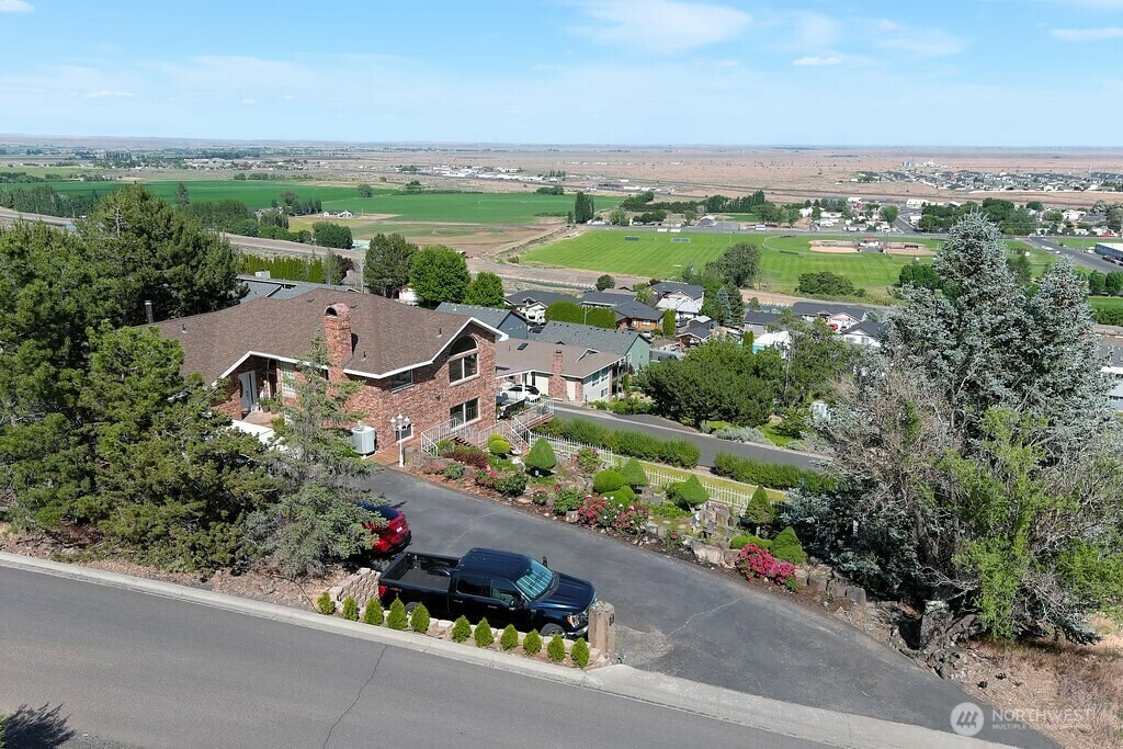 Property Photo: 440 West Line Road WA 98823