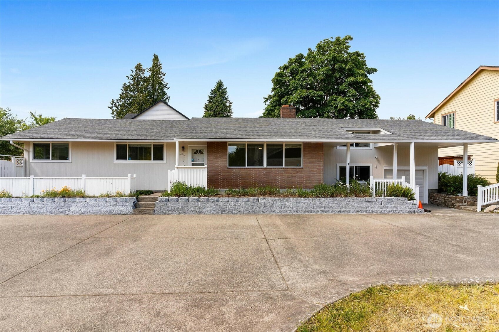Property Photo: 14734 59th Avenue S WA 98168