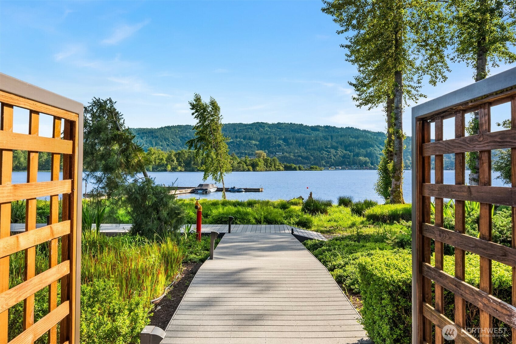 Property Photo: 4305 E Lake Sammamish Parkway 4305 WA 98029