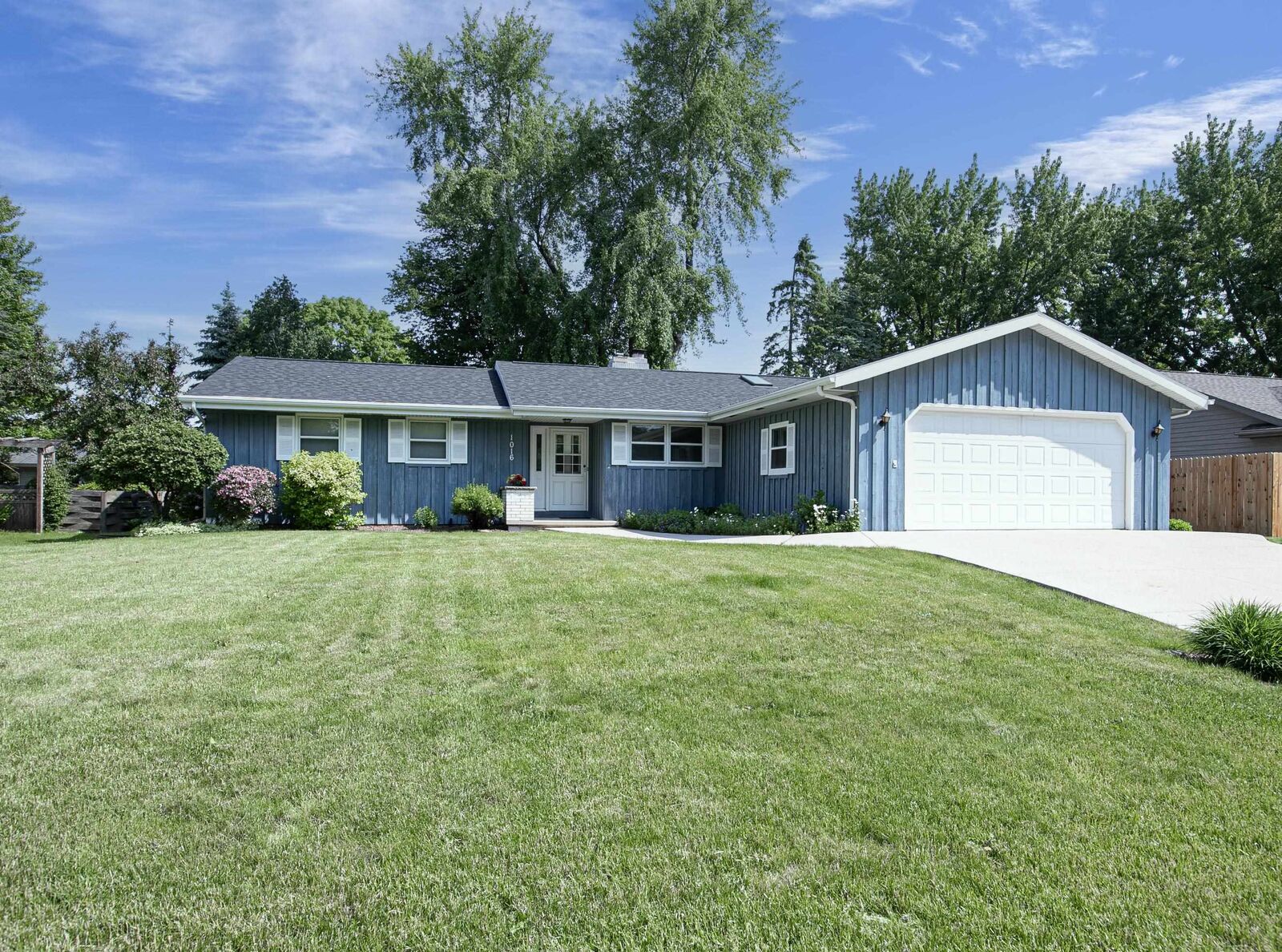 Property Photo: 1016 E Marnie Lane WI 54911