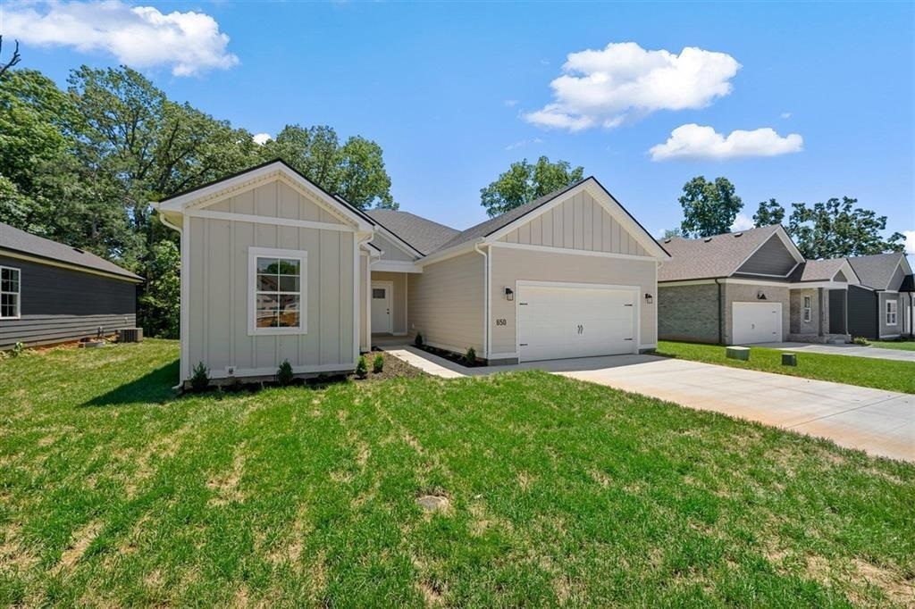 Property Photo:  650 Pleasant Meadow Circle  KY 42101 