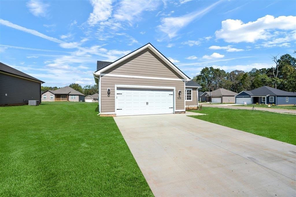 Property Photo: 525 Pleasant Meadow Circle KY 42101