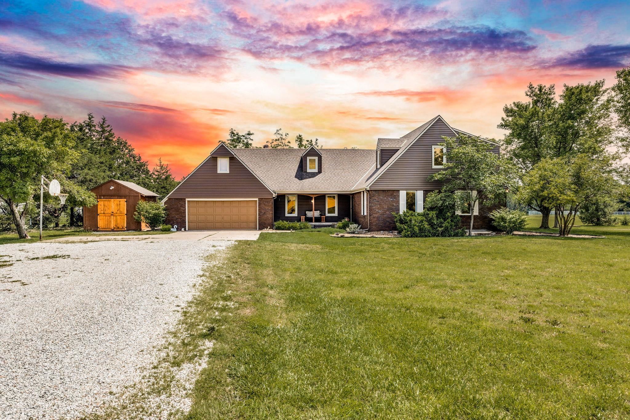 Property Photo: 1301 E Sunnydale Lake Cir KS 67147