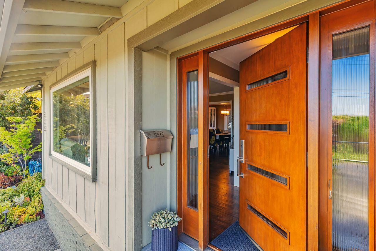 Property Photo: 805 Regent Court CA 94070