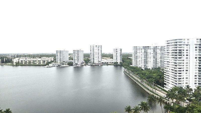 Property Photo:  18181 NE 31st Ct 1801  FL 33160 