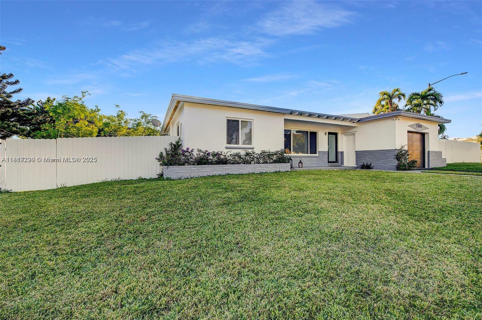 Property Photo: 2190 NE 169th St FL 33162