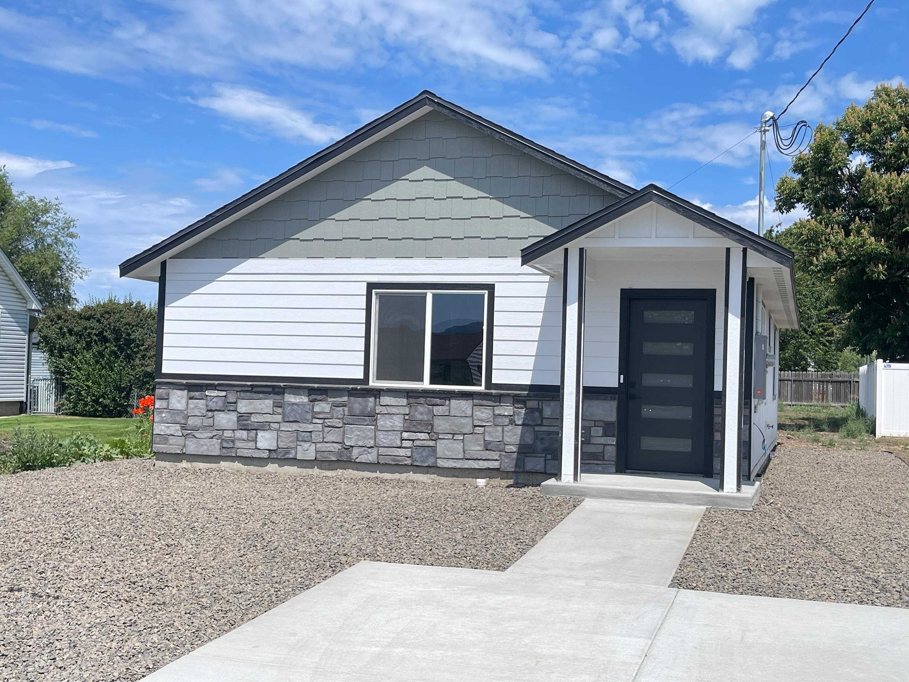 Property Photo:  10821 E Grace Ave  WA 99206 