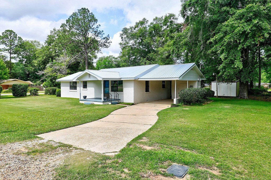 Property Photo: 382 Timbers Dr. AL 36301