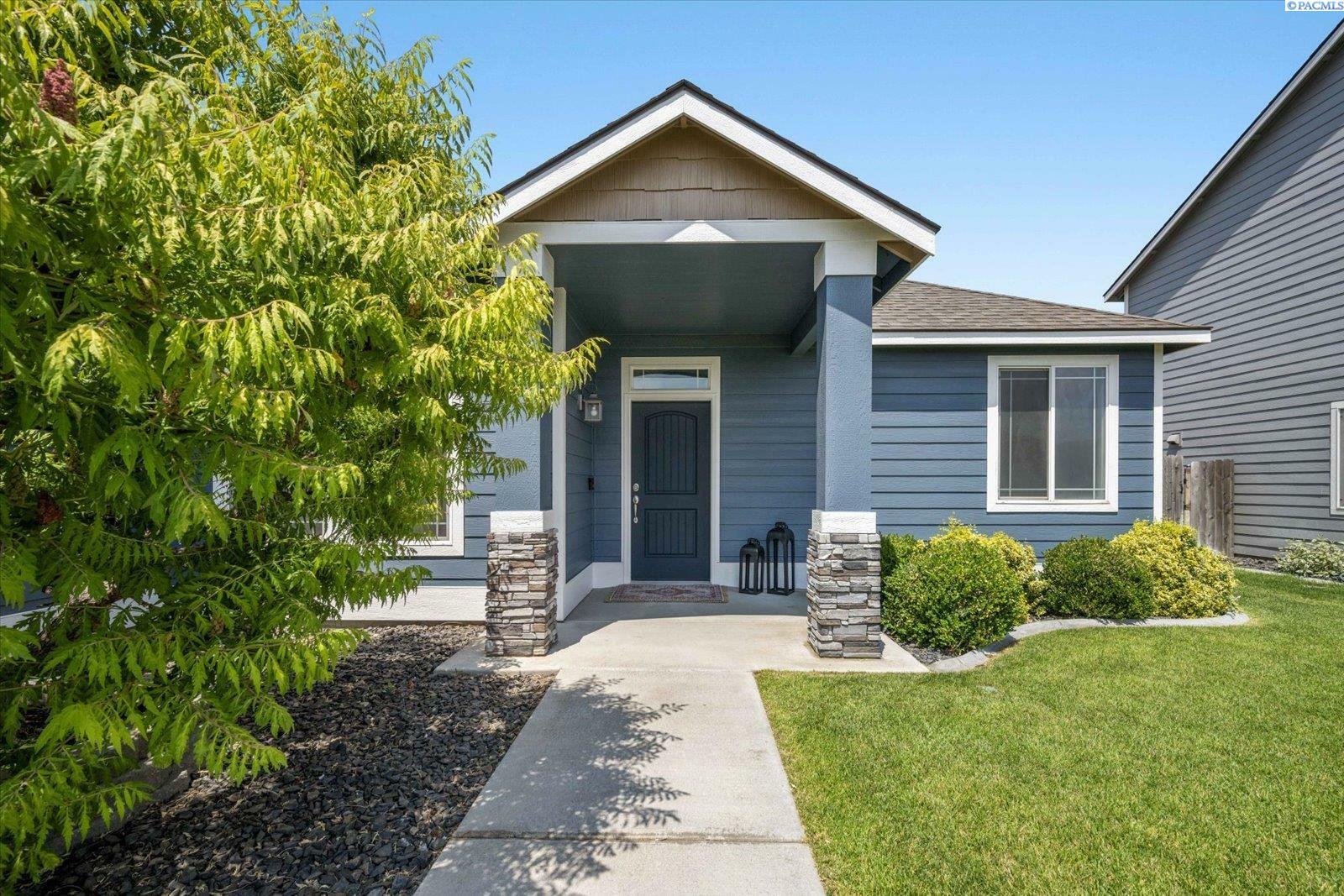 Property Photo: 882 Pikes Peak Dr WA 99353