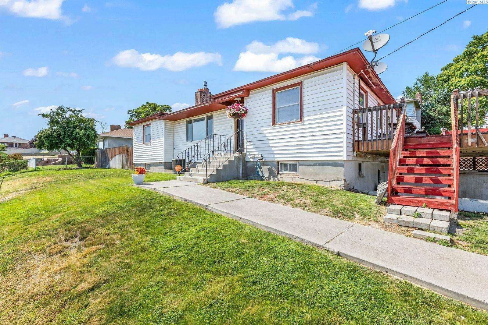 Property Photo: 104 Thill Ave WA 98944