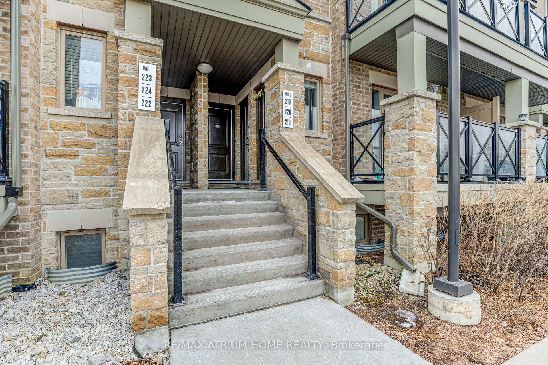 Property Photo: 10 Dunsheath Way 220 ON L6B 1N3