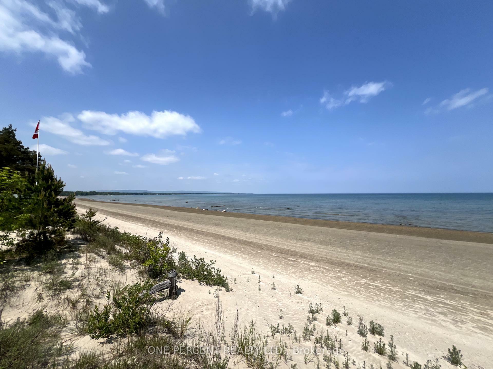 1554 Shore Lane  Wasaga Beach ON L9Z 1W3 photo