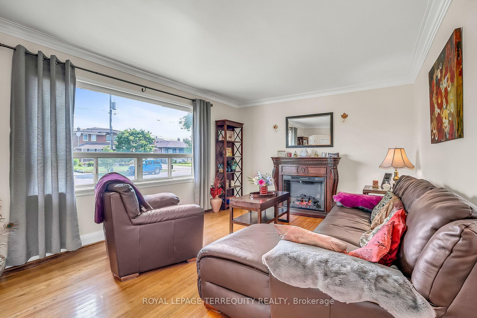 Property Photo: 40 Whitley Avenue ON M3K 1A2