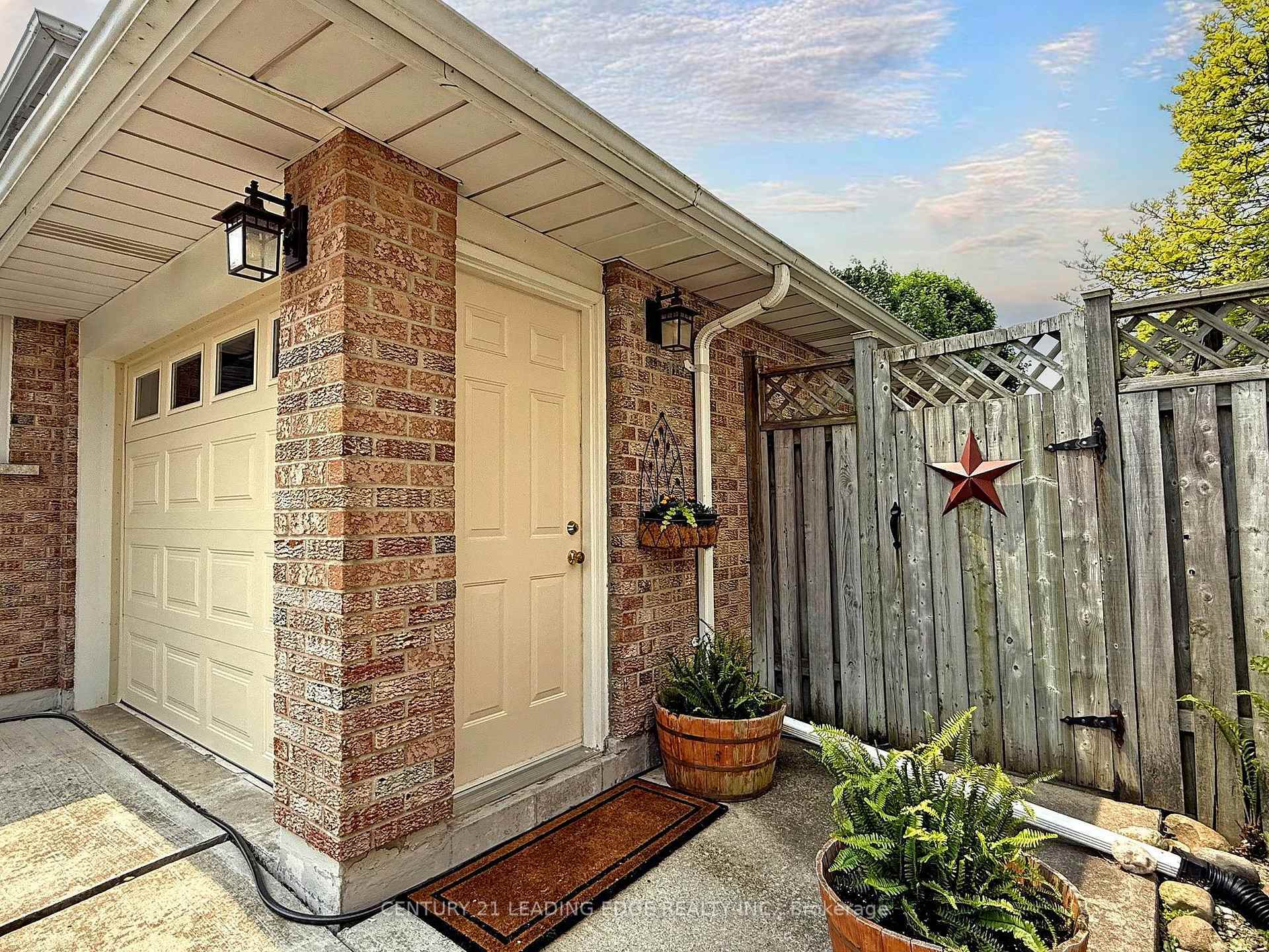 Photo de la propriété: 211 Diefenbaker Drive ON N4S 8K1