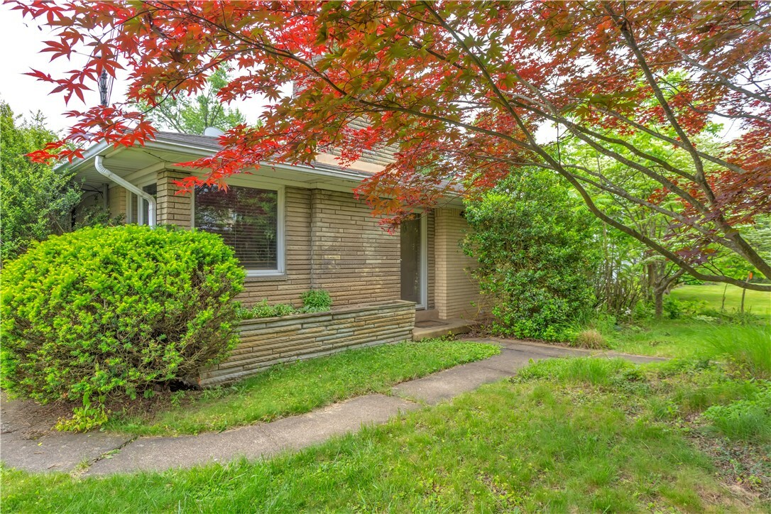 Property Photo: 326 Pinevue Drive PA 15146