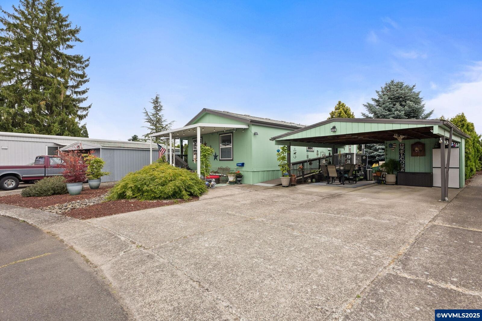 Property Photo: 2232 42nd #595 Av SE 595 OR 97317