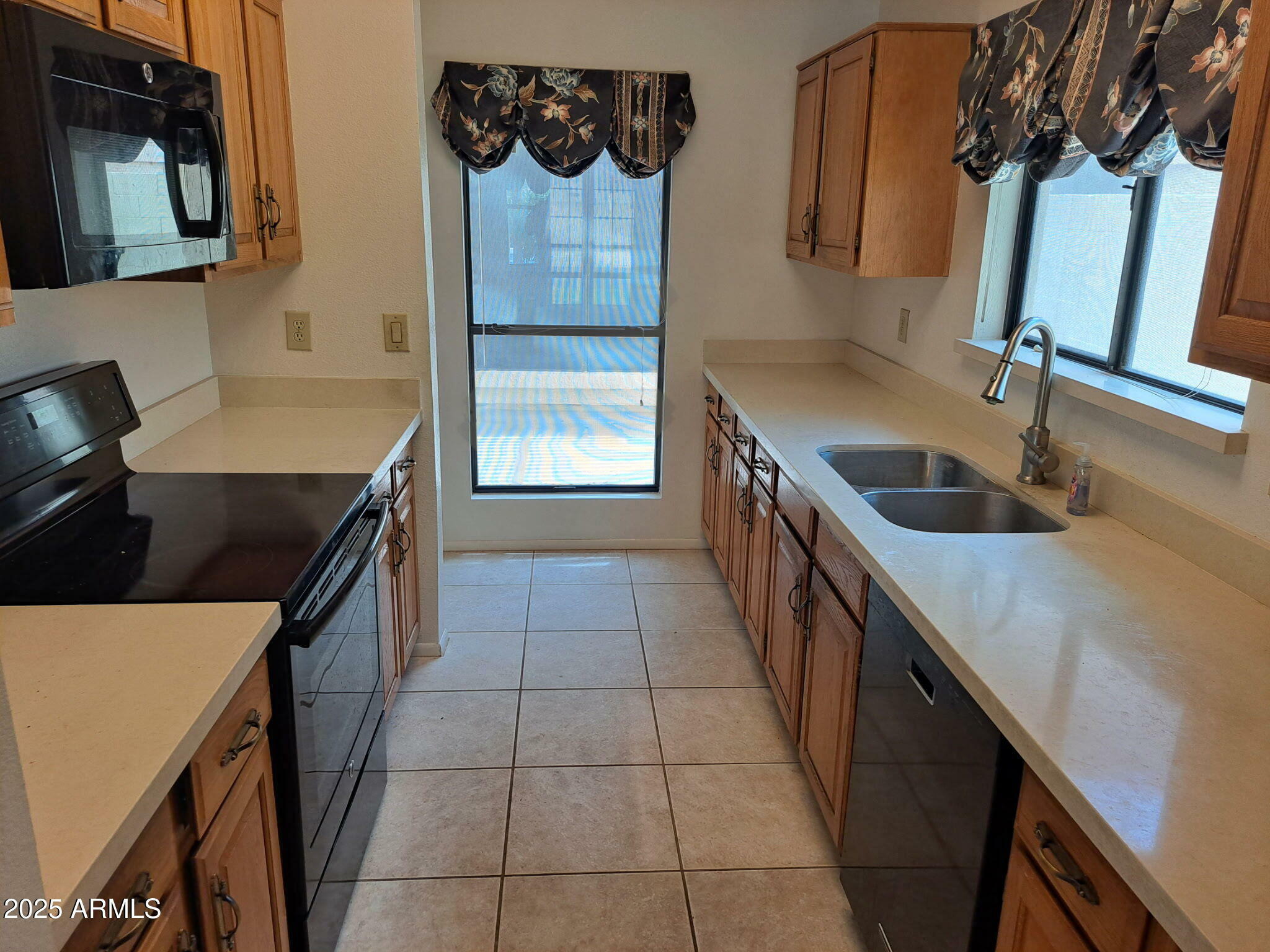 Property Photo: 7420 W Morrow Drive AZ 85308