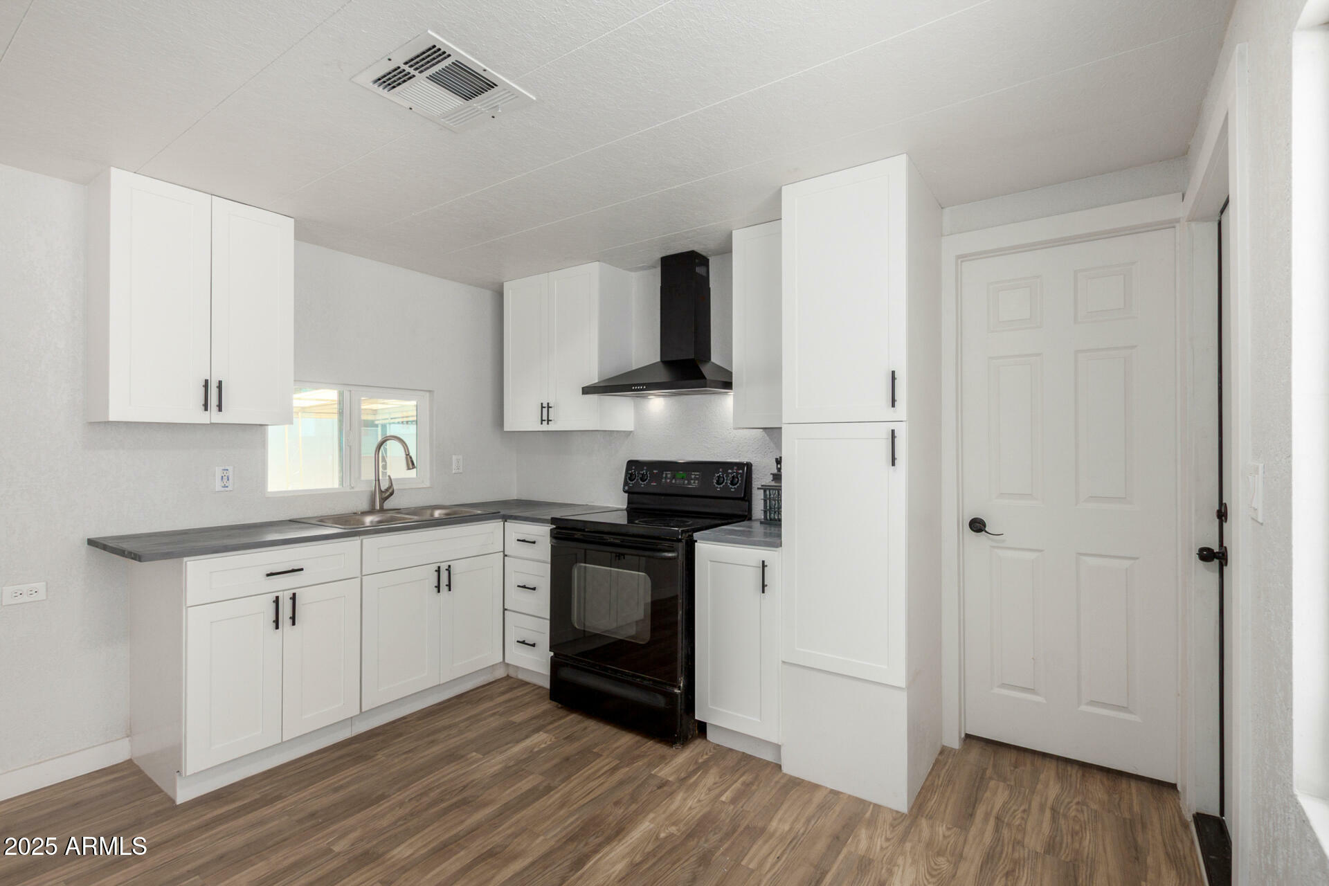 Property Photo: 2050 W Dunlap Avenue D42 AZ 85021