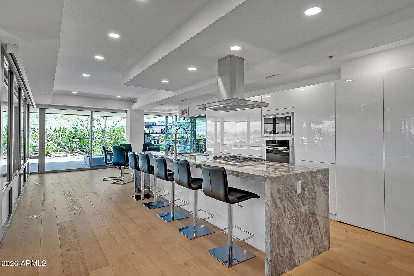 Property Photo: 7117 E Rancho Vista Drive 6007 AZ 85251