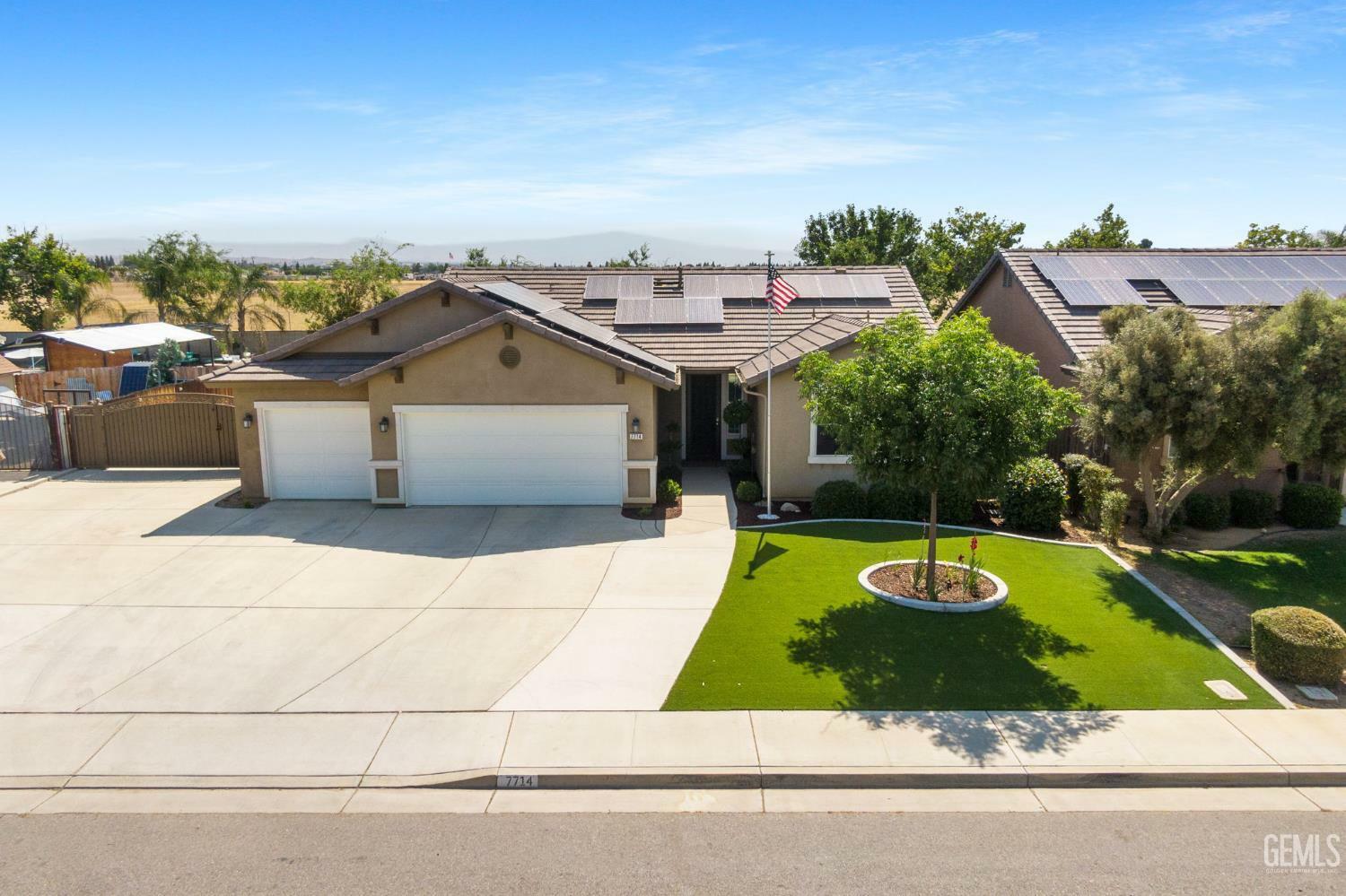 Property Photo: 7714 Valle De Baztan Drive CA 93314