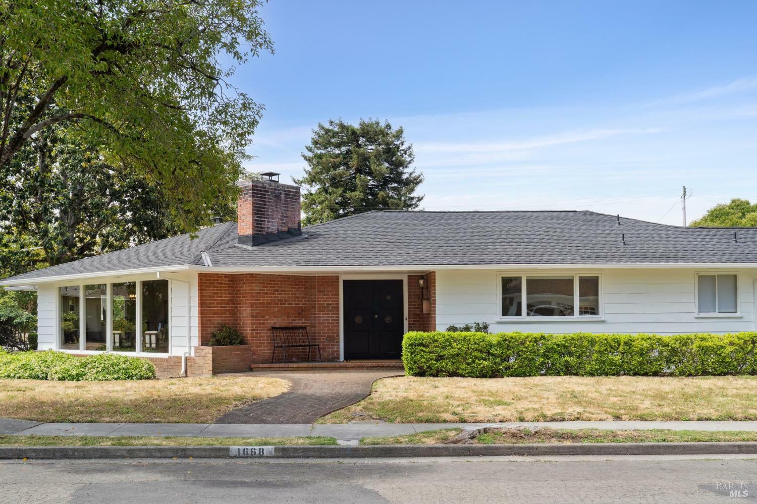 Property Photo: 1668 Julianne Place CA 95404