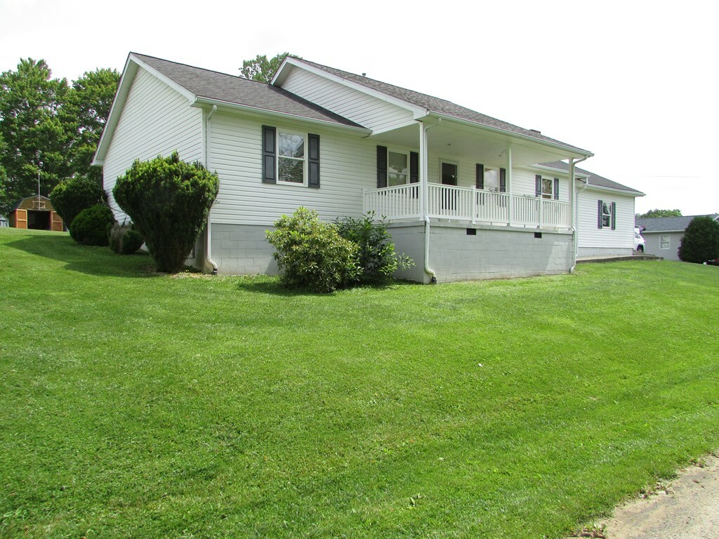 Property Photo: 310 Tinney St WV 26651