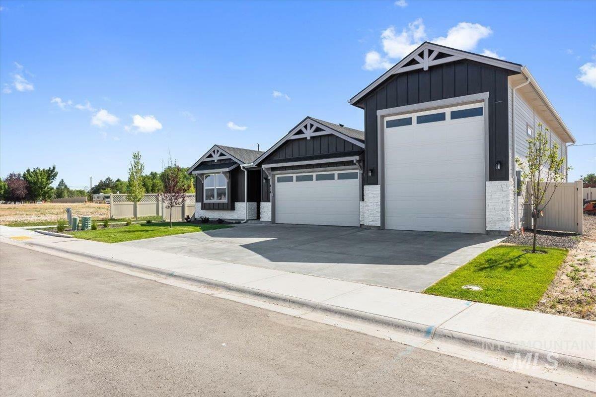 Property Photo:  414 S Rumney Ave  ID 83634 