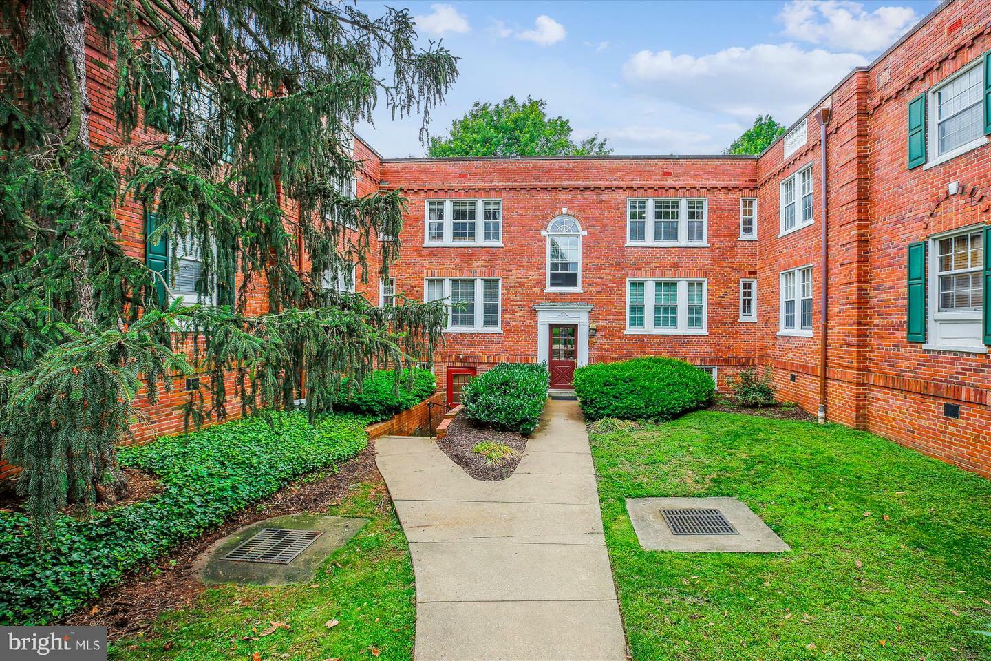 Property Photo: 1728 Queens Lane 3-181 VA 22201