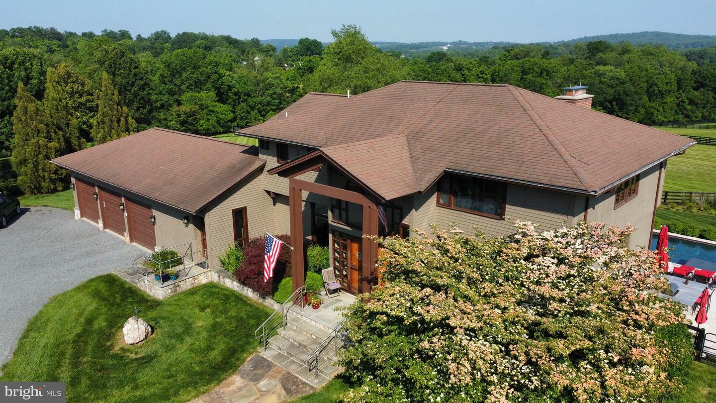 Property Photo: 15724 Trapshire Court VA 20197