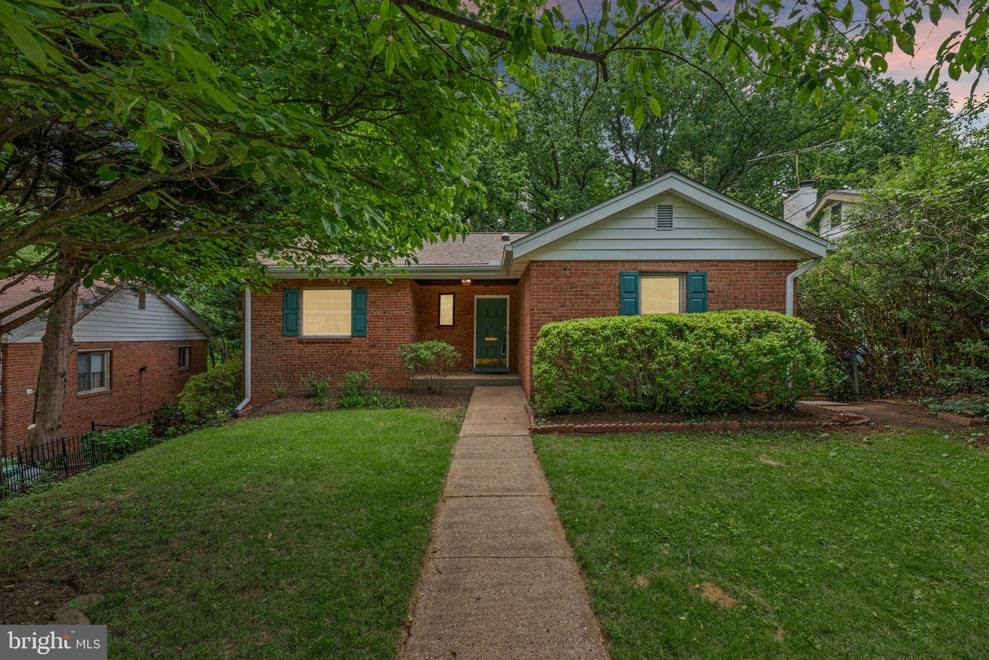 Property Photo: 124 Fleetwood Terrace MD 20910