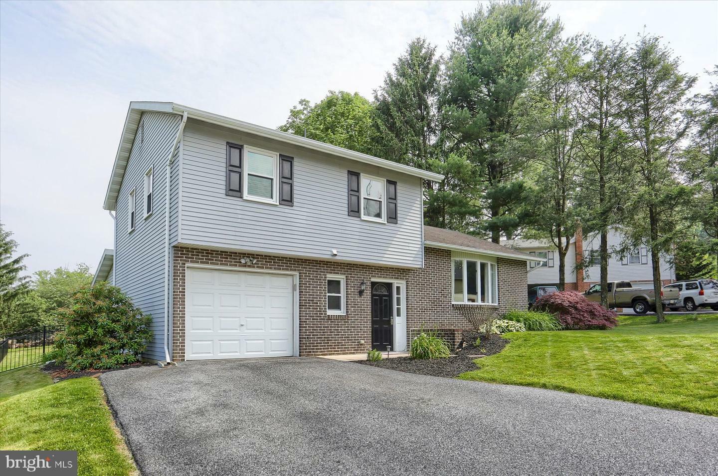 736 Capri Circle  Lewisberry PA 17339 photo