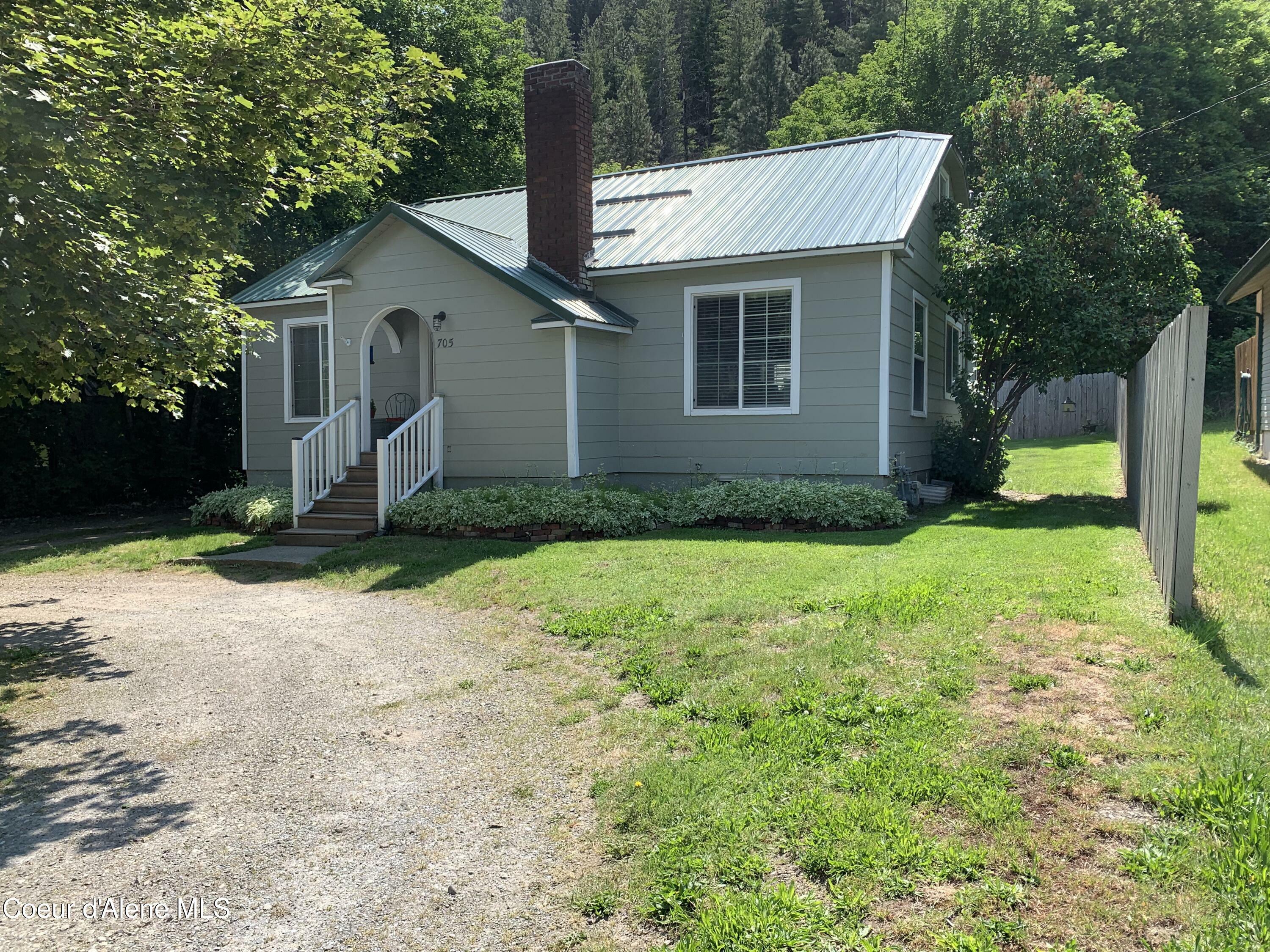 Property Photo: 705 S Division St ID 83837