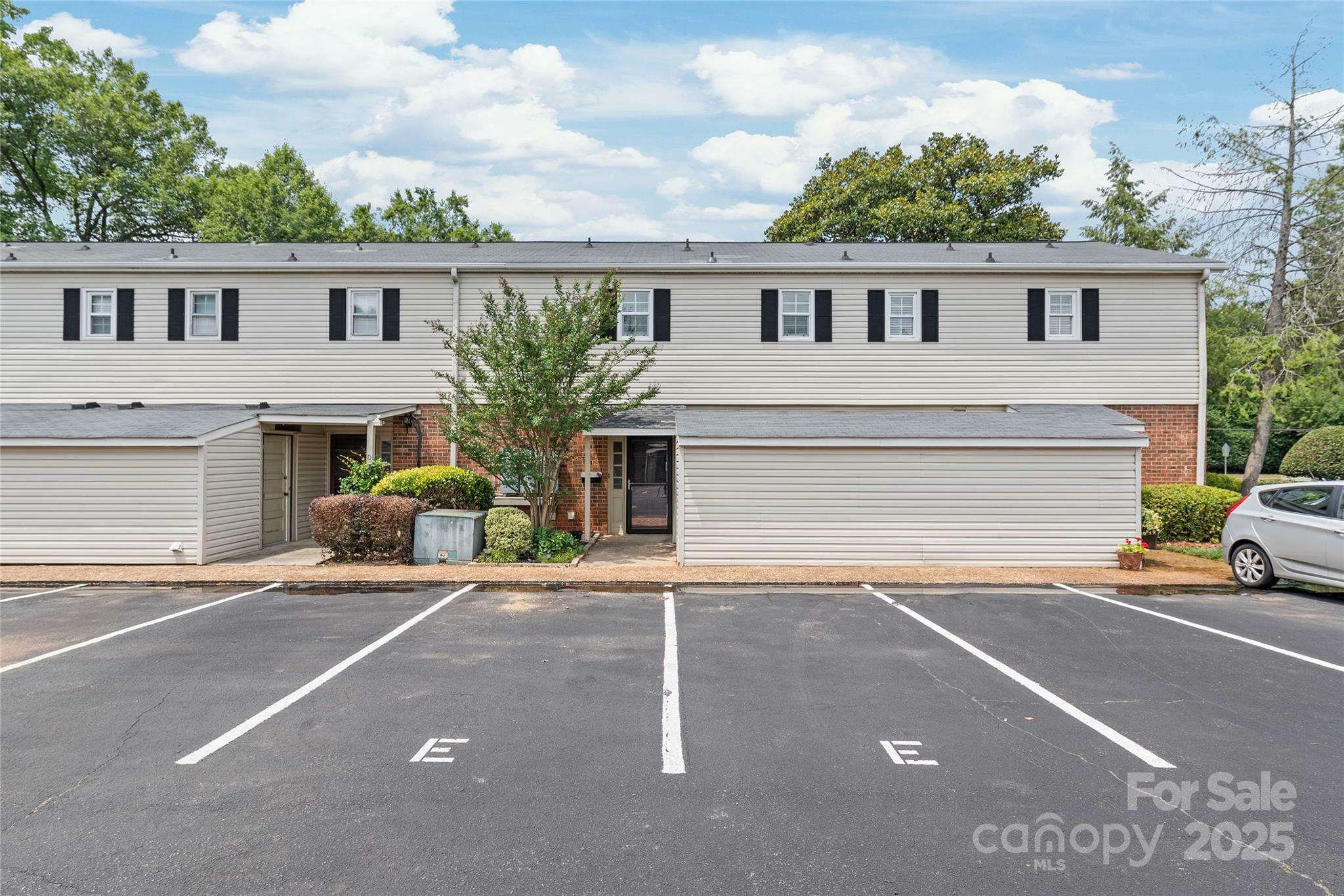 5949 Quail Hollow Road E  Charlotte NC 28210 photo
