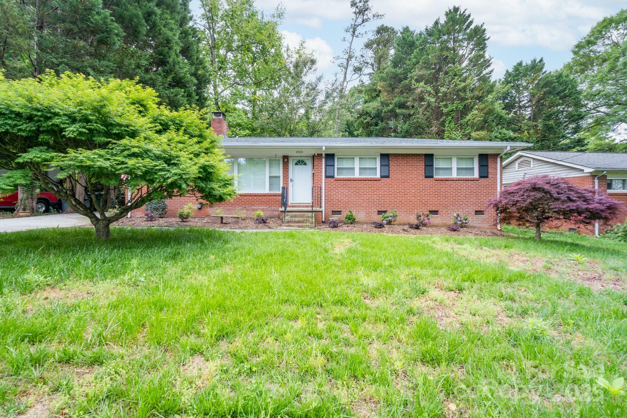 Property Photo: 4920 Raymond Place NC 28205