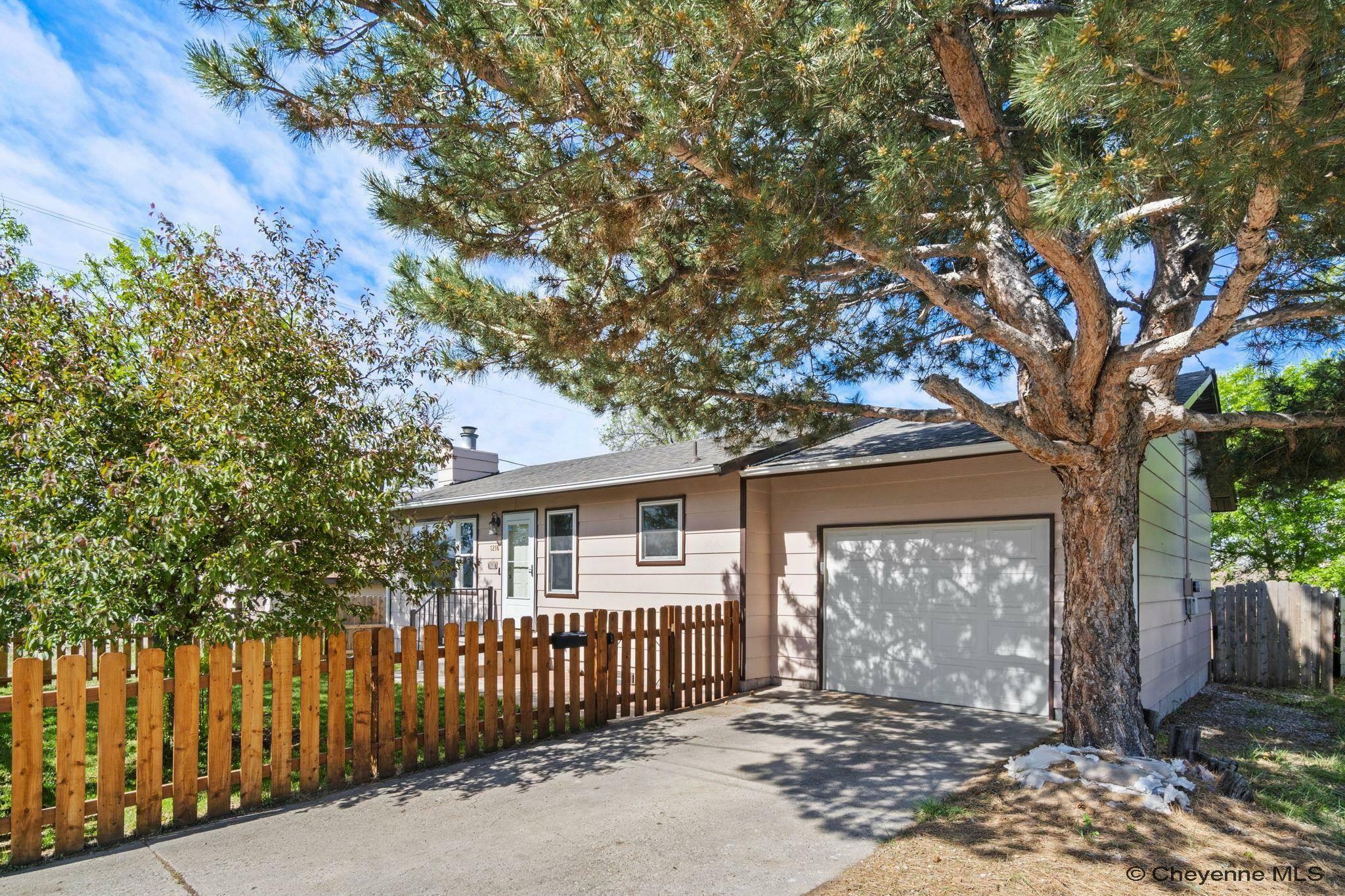 1216 Carbon Ave  Cheyenne WY 82001 photo