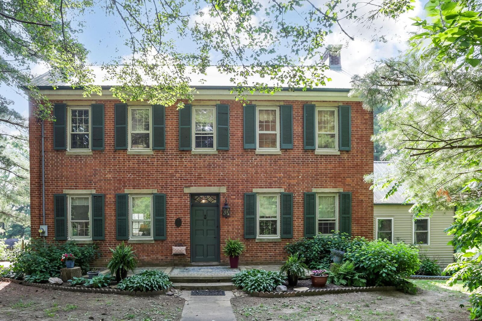 Property Photo: 475 Amanda Northern SW Road OH 43102