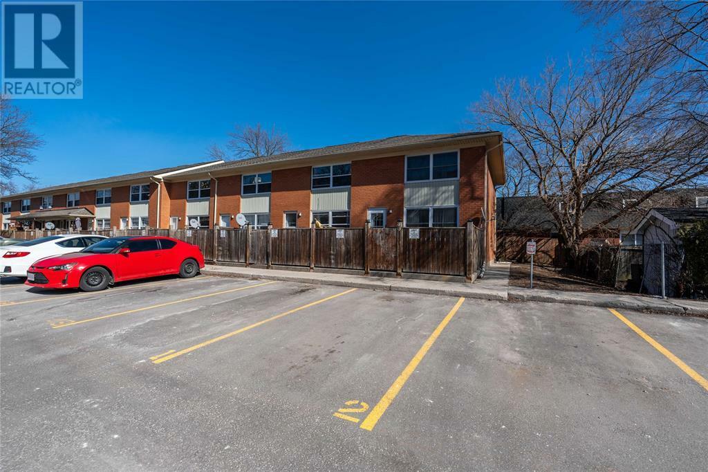 Photo de la propriété: 834 Exmouth Street 2 ON N7T 5R2