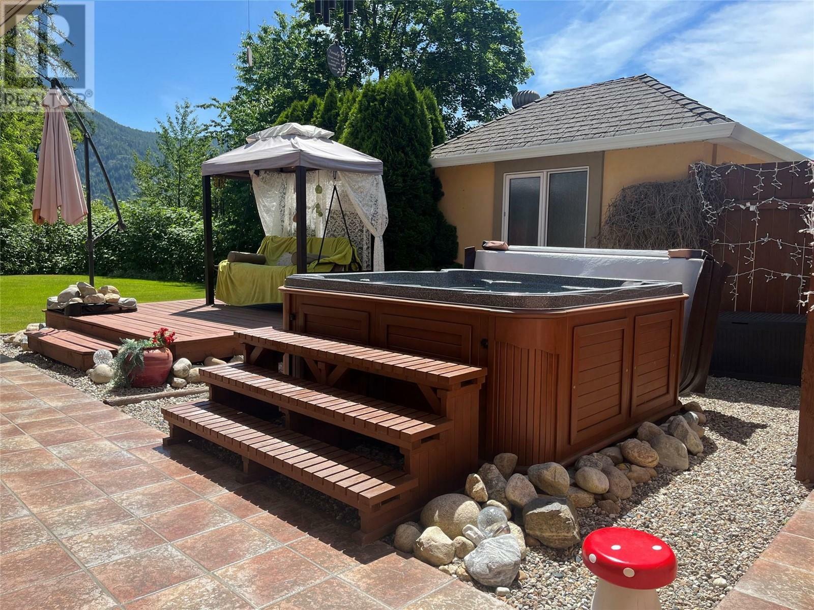 Property Photo: 2601 9th Avenue BC V1N 2Y7