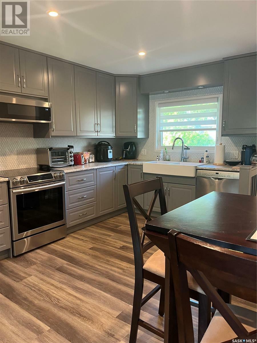 Property Photo: 924 4th Street E SK S6V 0K7
