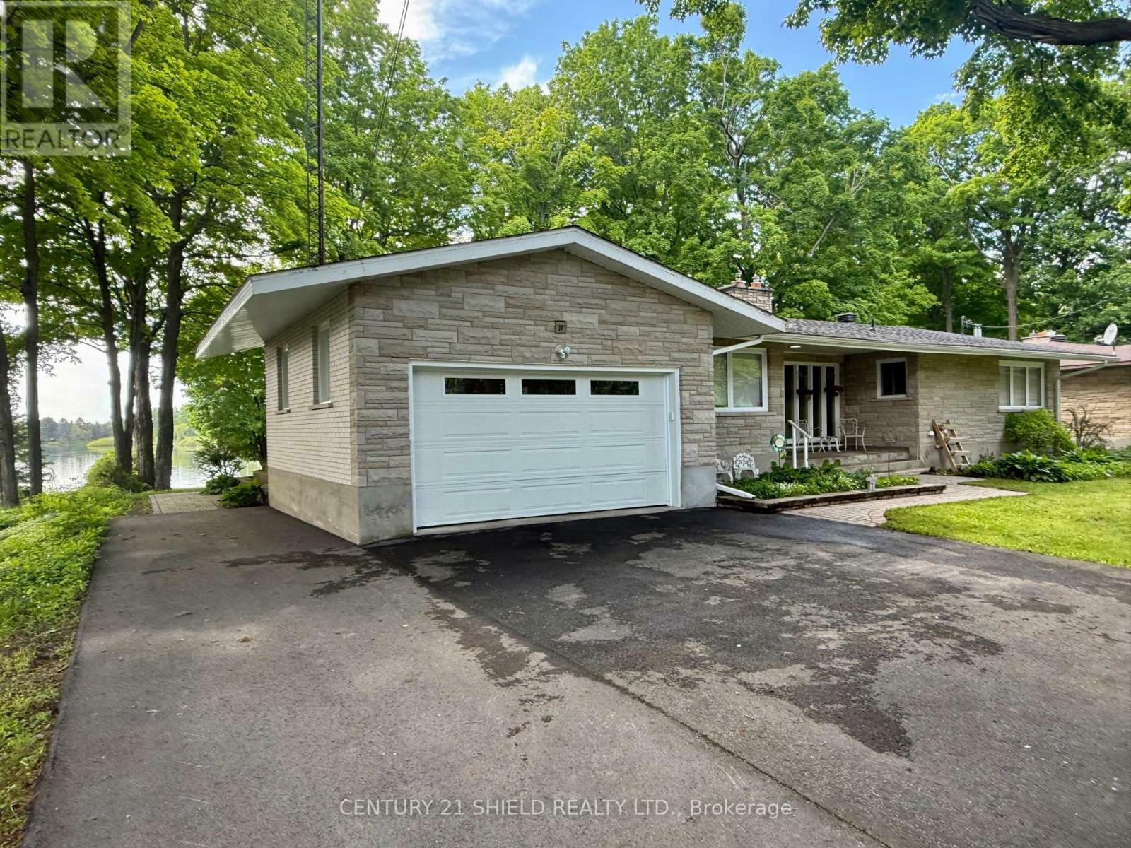 Property Photo: 14 Robin Road ON K0C 1P0