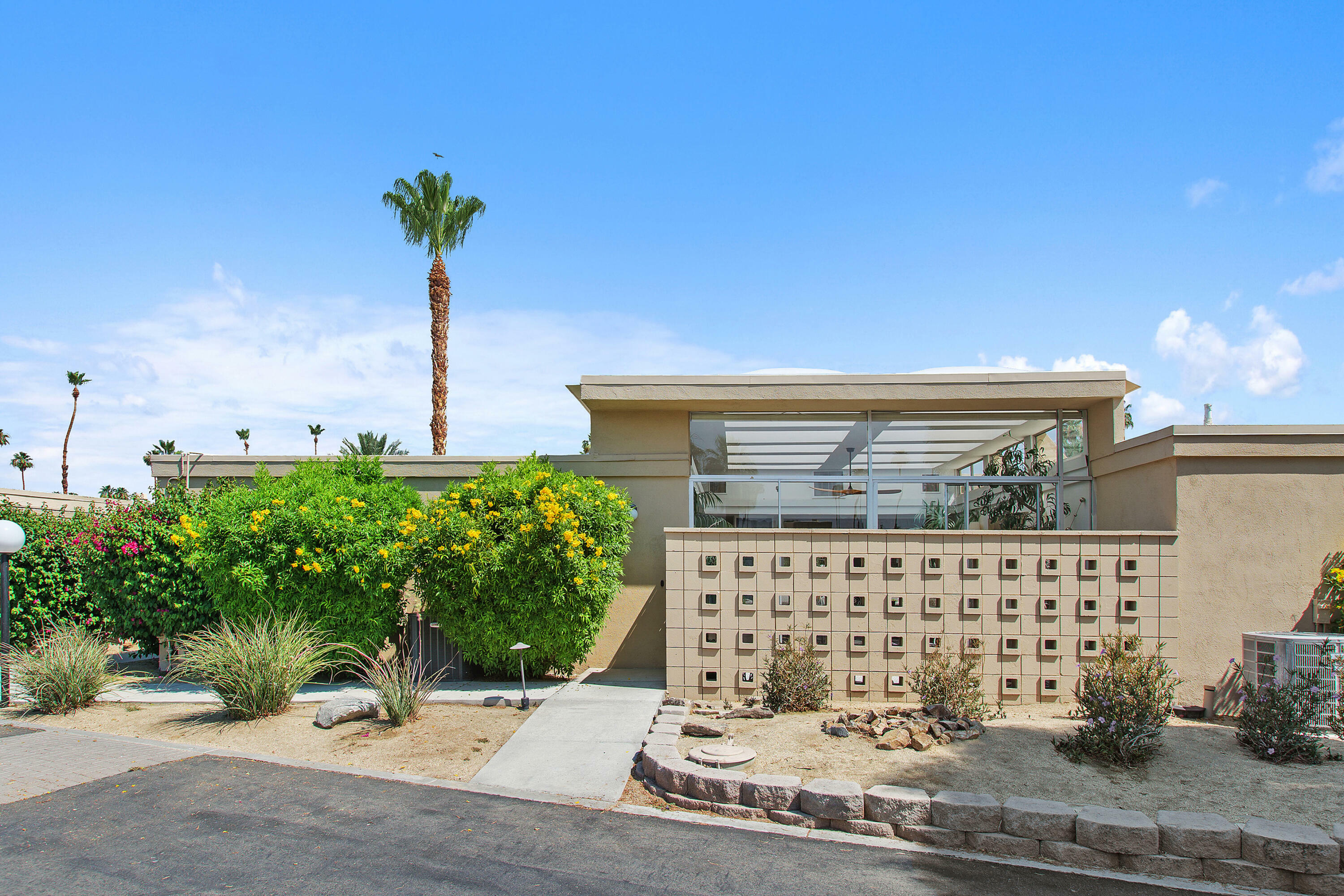 Property Photo: 1020 Tamarisk West Street CA 92270